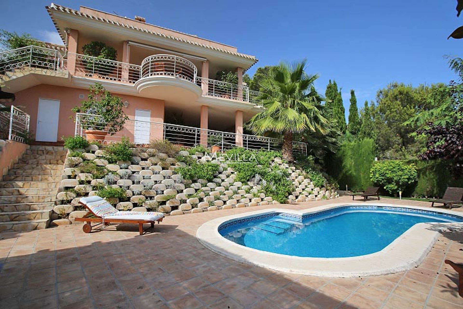 8 BEDROOM VILLA IN CAMPOAMOR