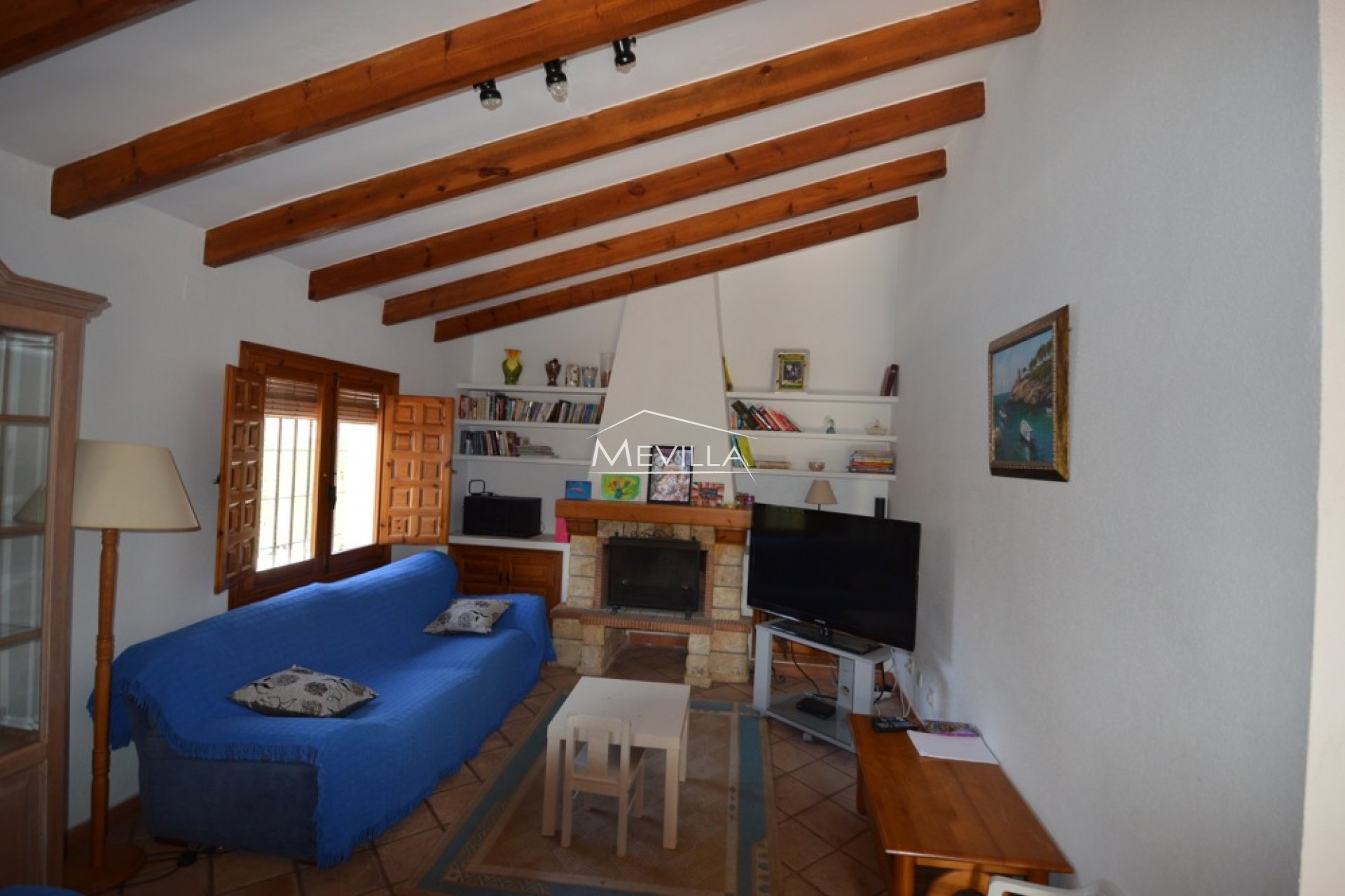 A living room with fireplace 
