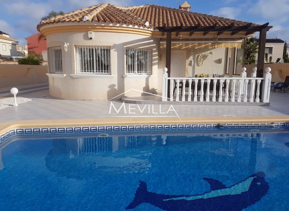  A MODERN STYLE VILLA NEAR THE BEACH IN LA ZENIA FOR SALE