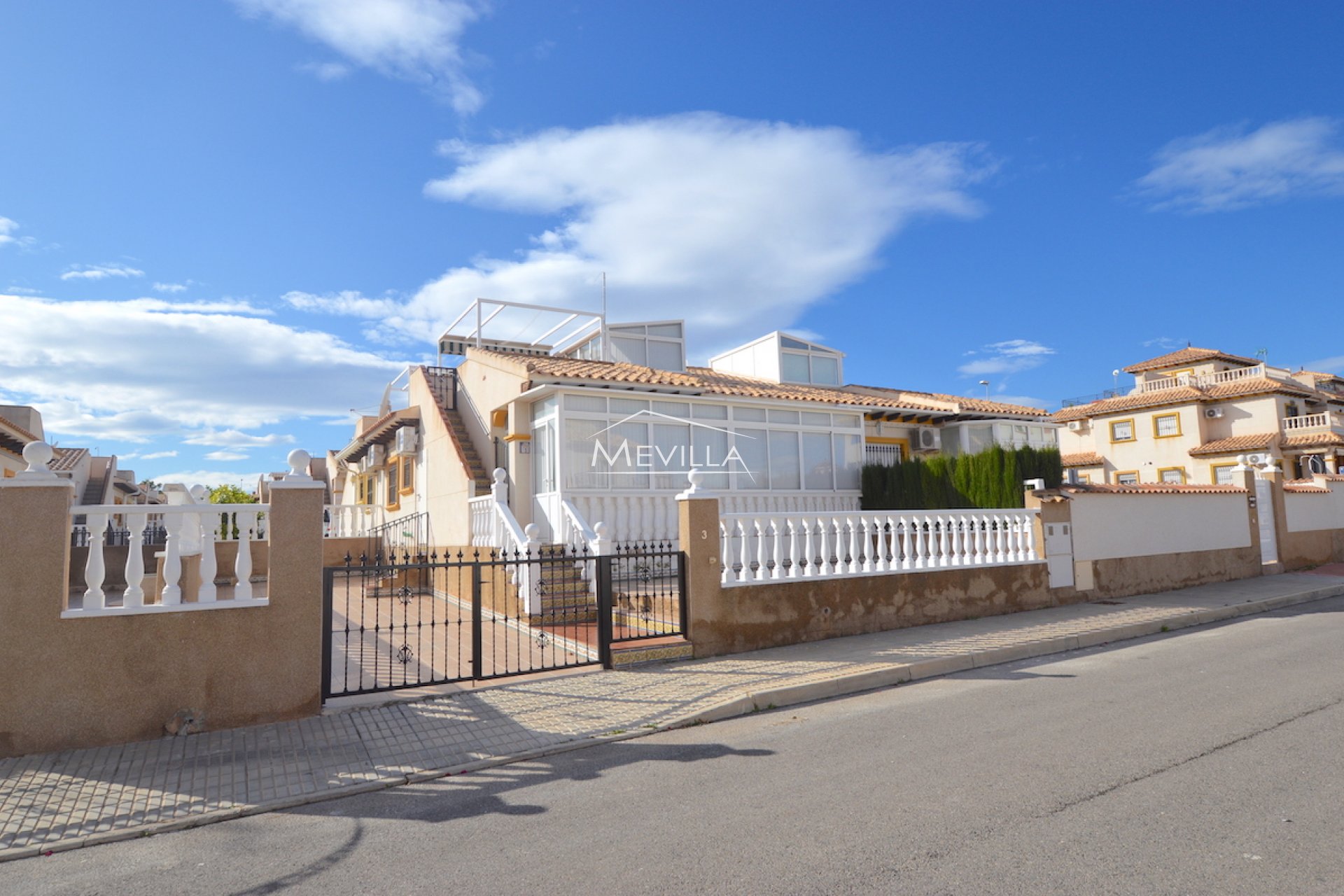 BEAUTIFUL BUNGALOW FOR SALE IN CABO ROIG - LA REGIA.