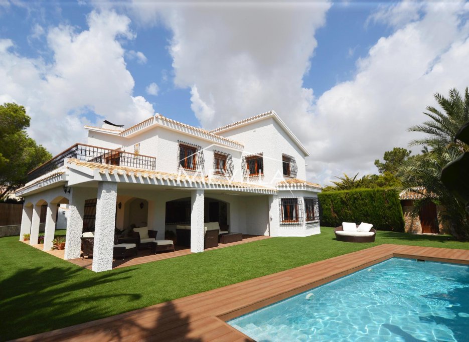 BEAUTIFUL SPANISH STYLE VILLA IN CAMPOAMOR FOR SALE