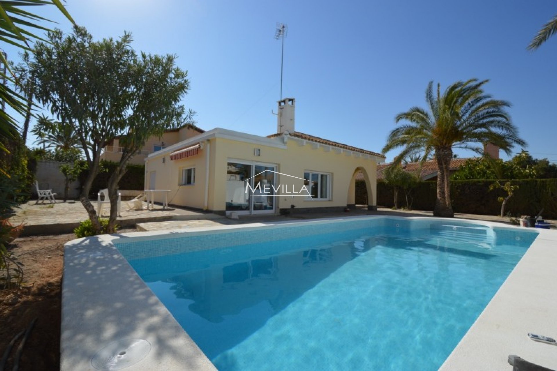 BEAUTIFUL VILLA IN THE EXCLUSIVE URBANIZATION OF CABO ROIG