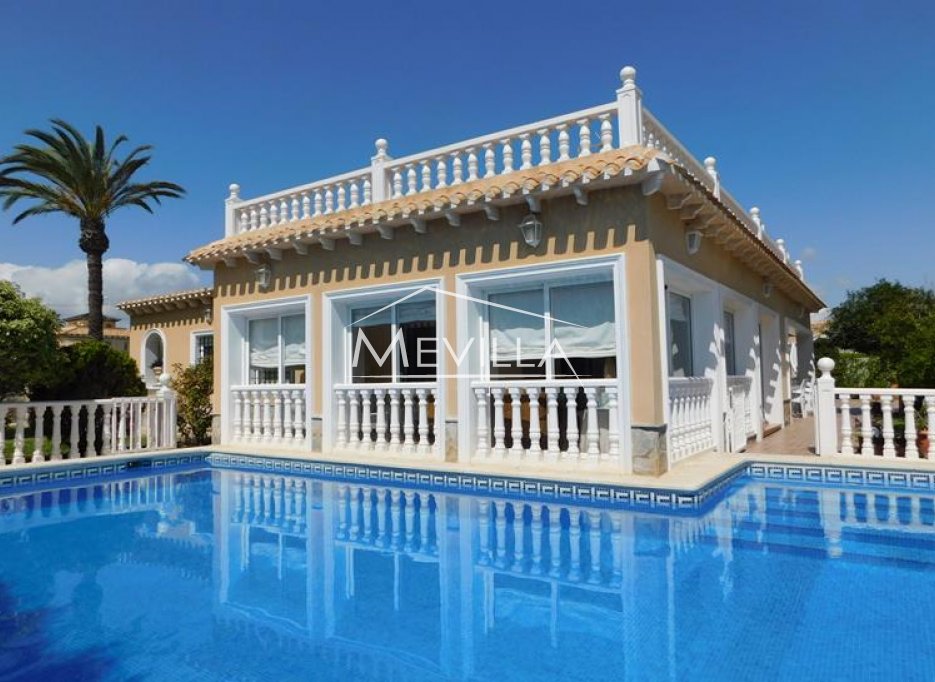 Chalet cerca de la playa de Cabo Roig 