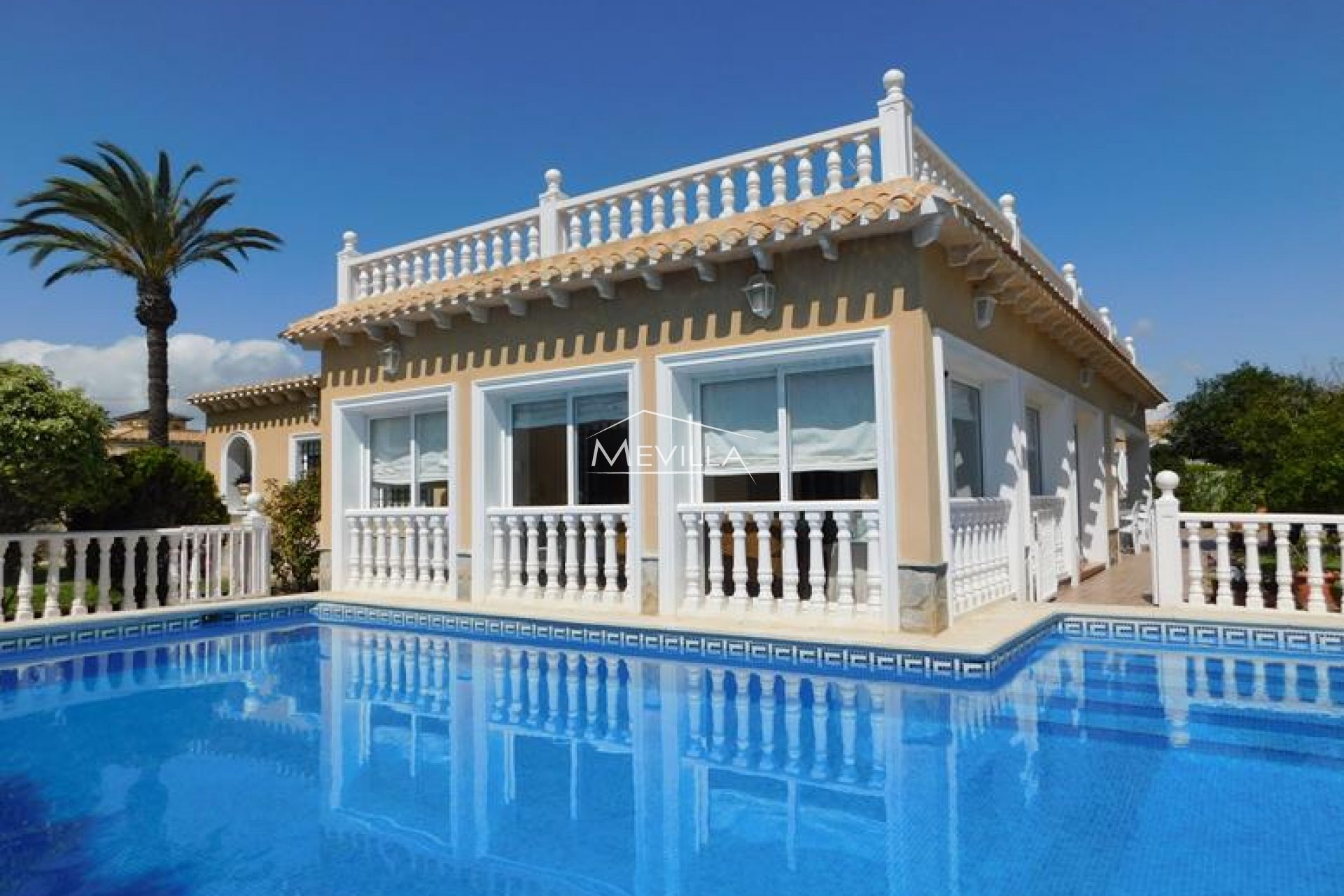 Chalet cerca de la playa de Cabo Roig 