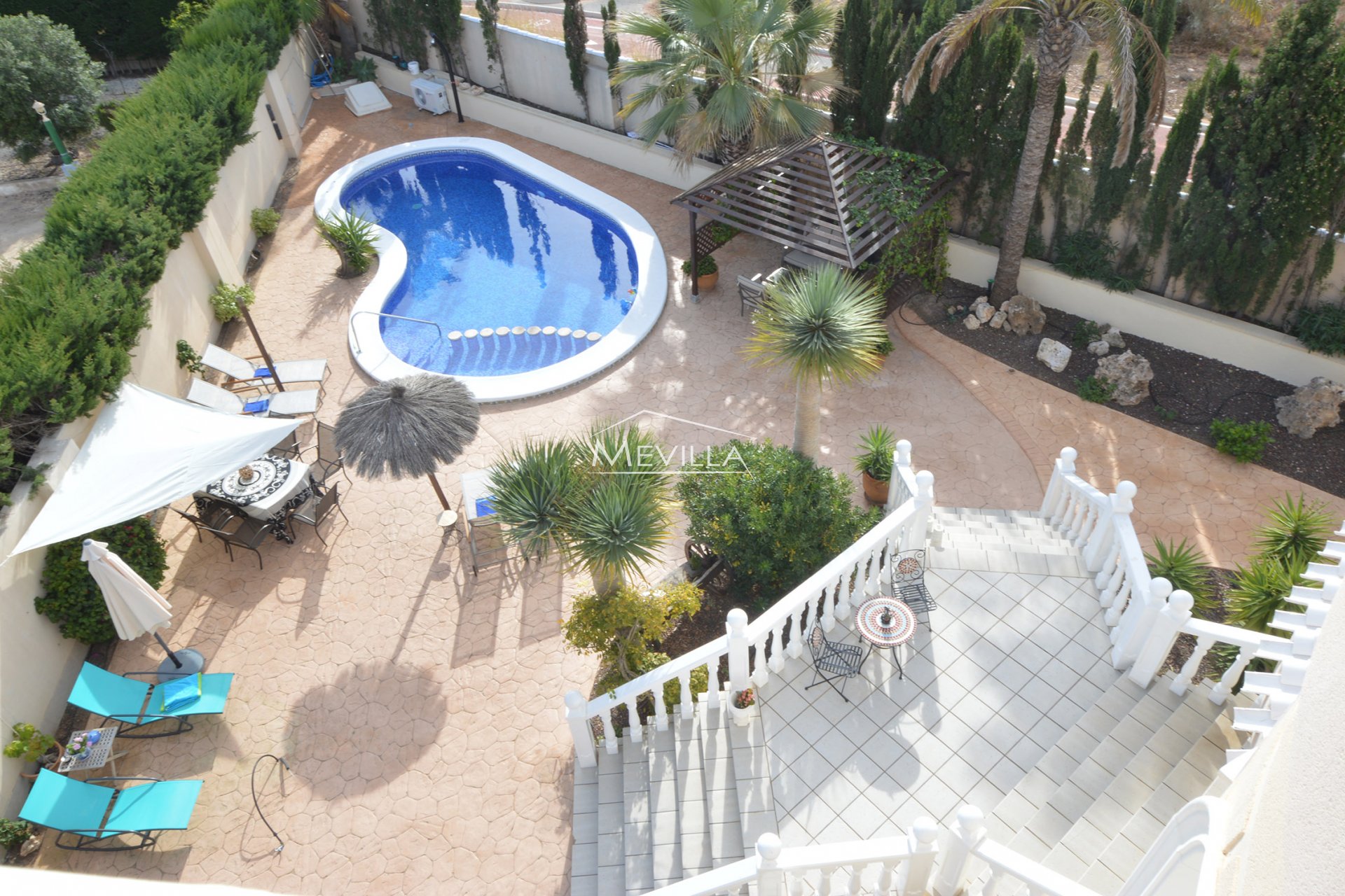 Der Blick von der Terrasse im dritten Stock