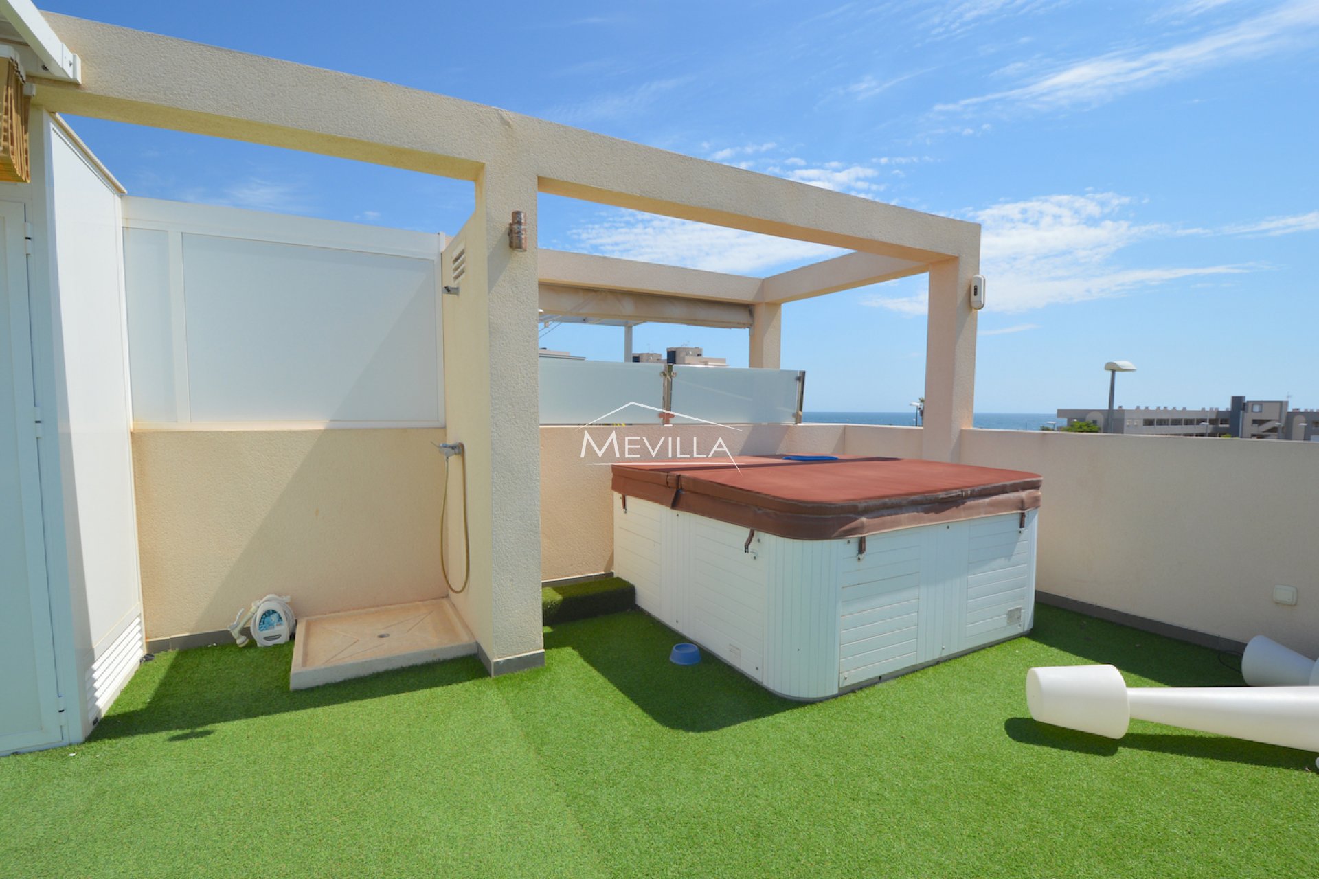 der Whirlpool auf der Terrasse