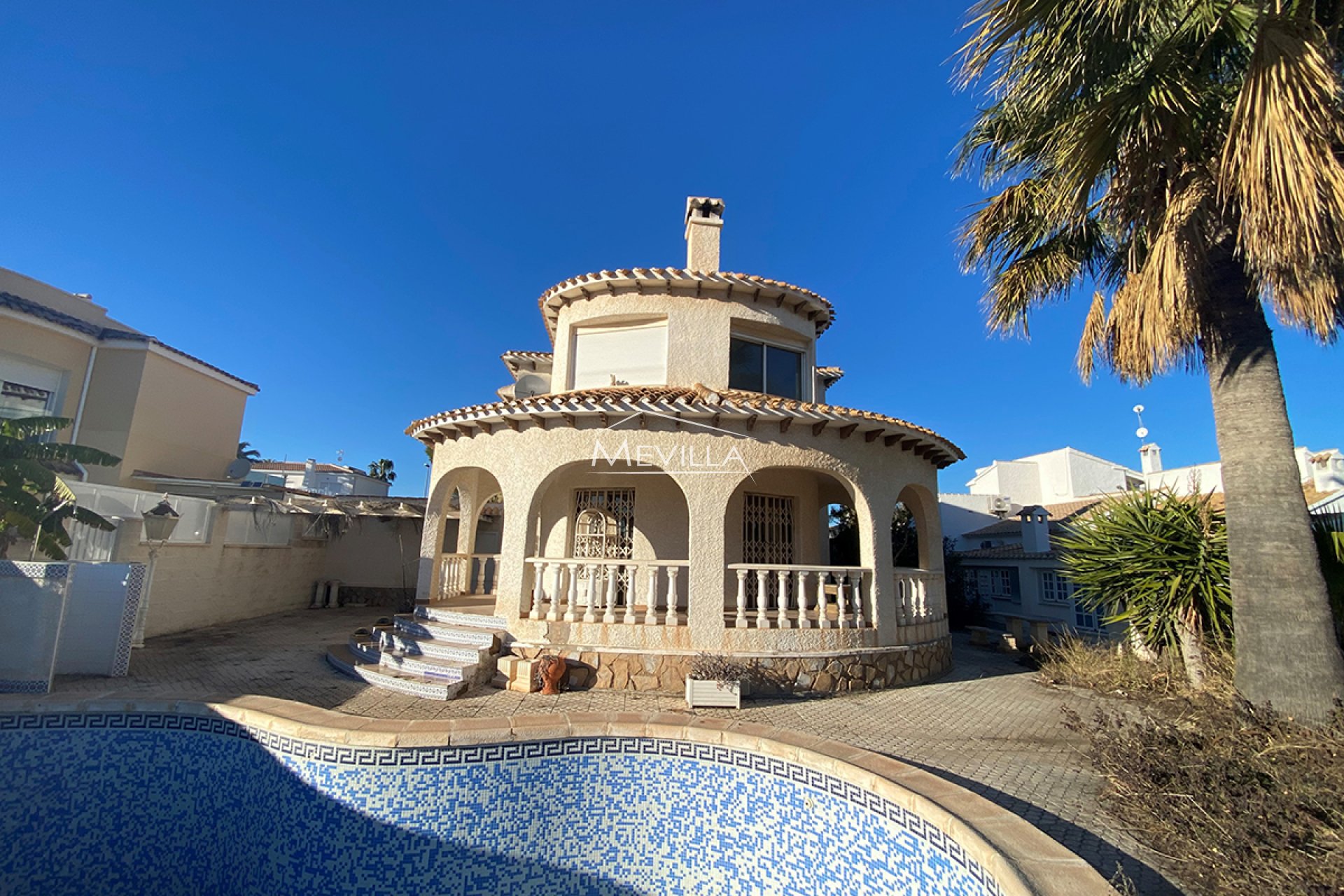 DETACHED VILLA WITH A PRIVATE SWIMMING POOL IN LA ZENIA