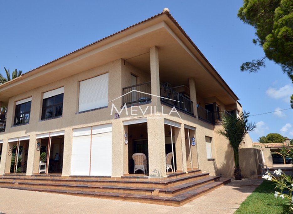 Die Villa in erster Meereslinie in Cabo Roig