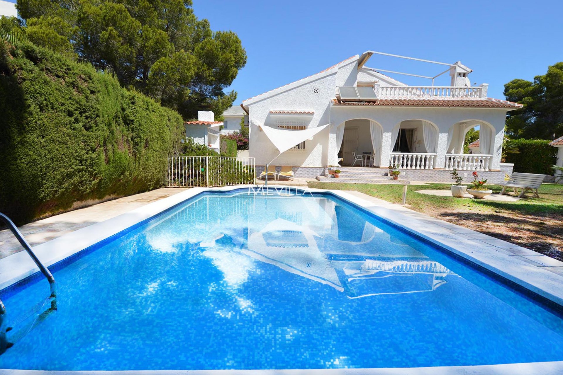 Die Villa mit Schwimmbad