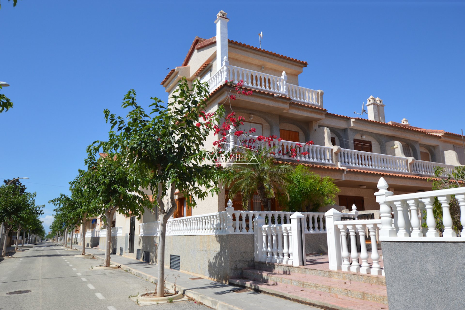 Duplex with sea views in Torre de la Horadada for sale 