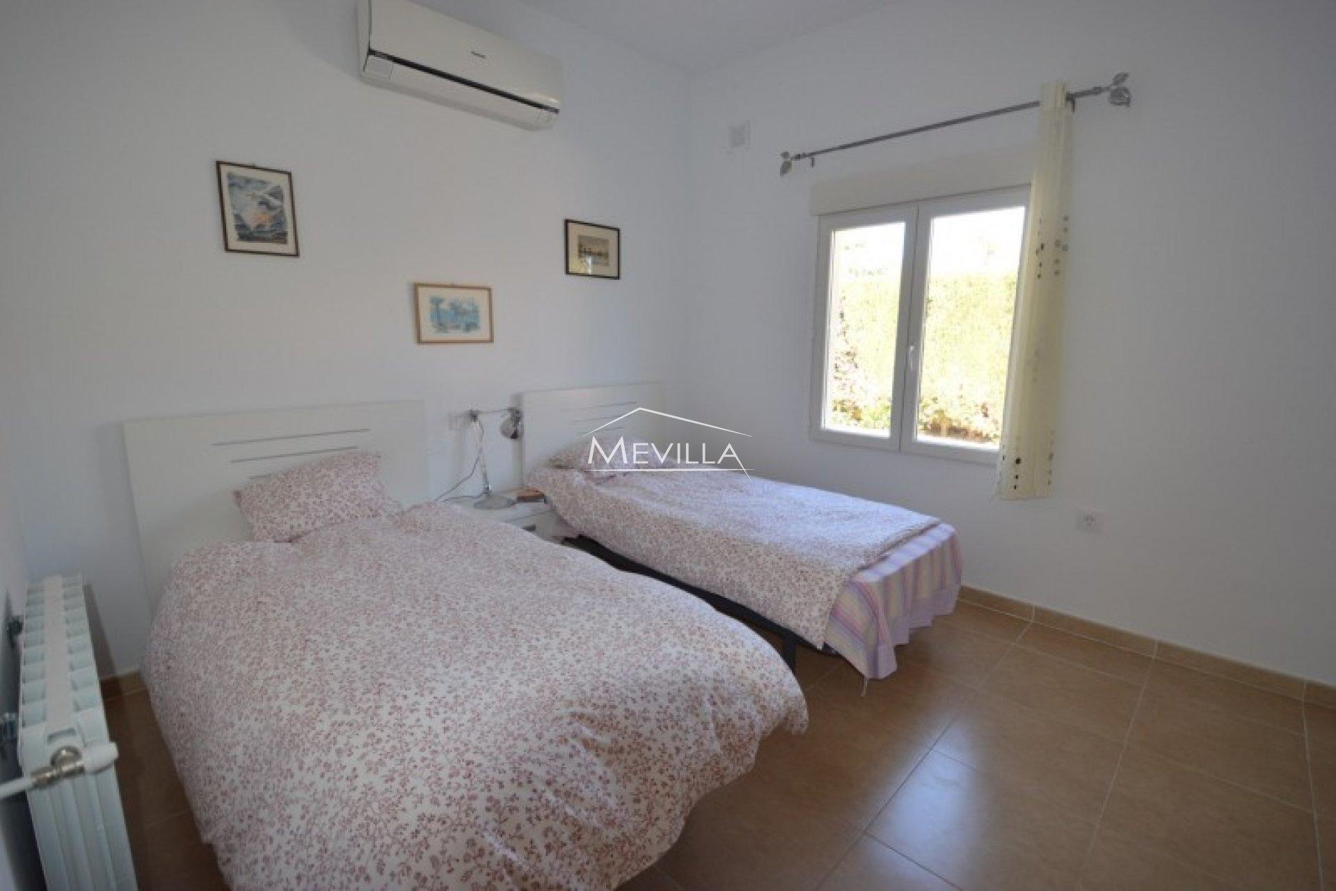 Ein Schlafzimmer mit 2 Betten