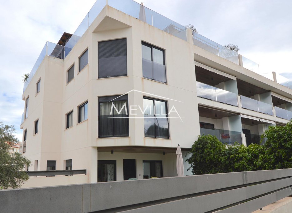 En veldig moderne leilighet i Campoamor til salgs