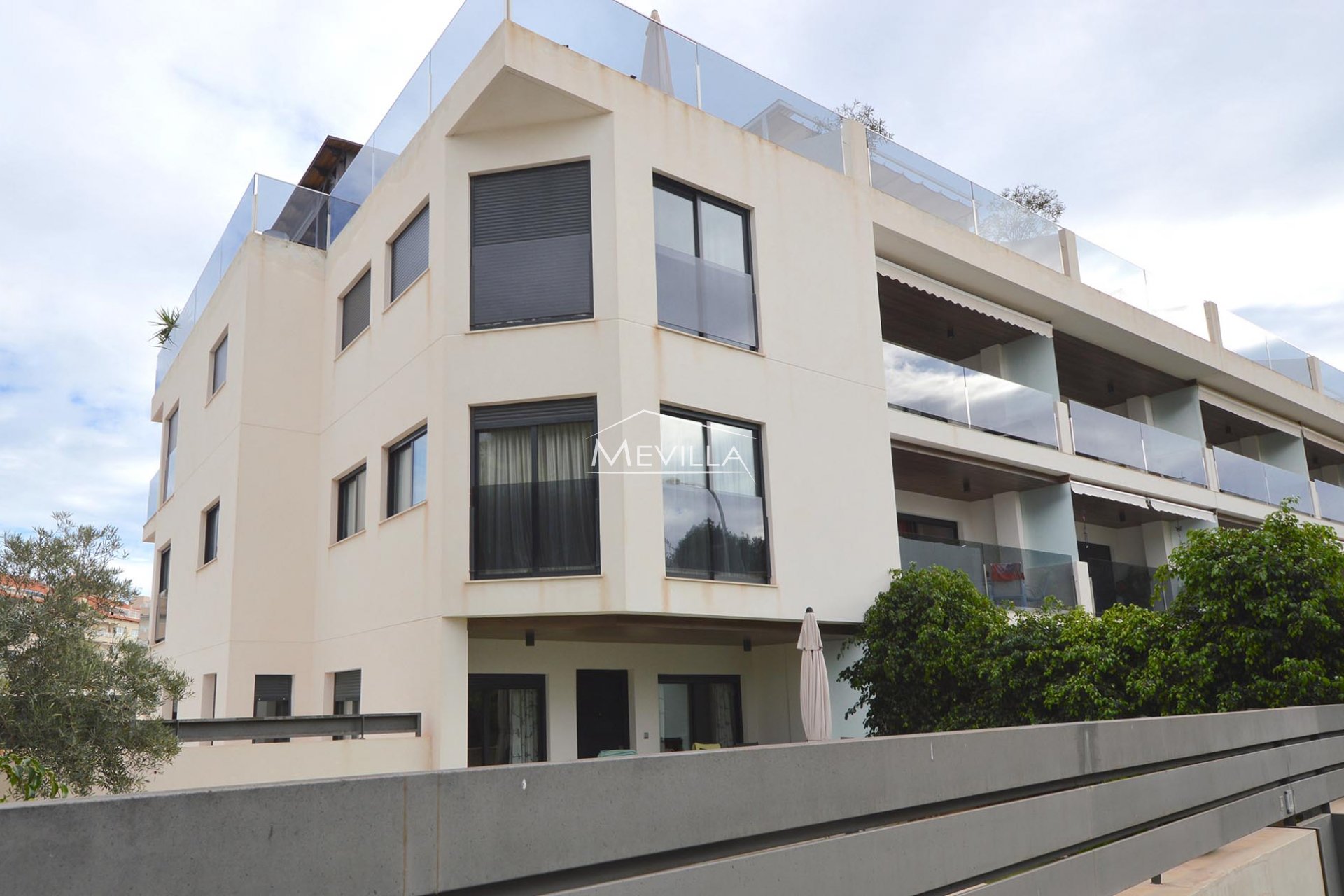 En veldig moderne leilighet i Campoamor til salgs