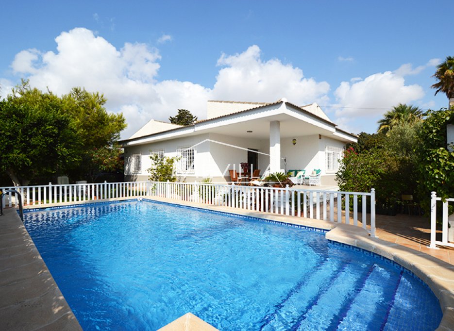 FREISTEHENDES HAUS MIT GROSSEM GARTEN IN CABO ROIG