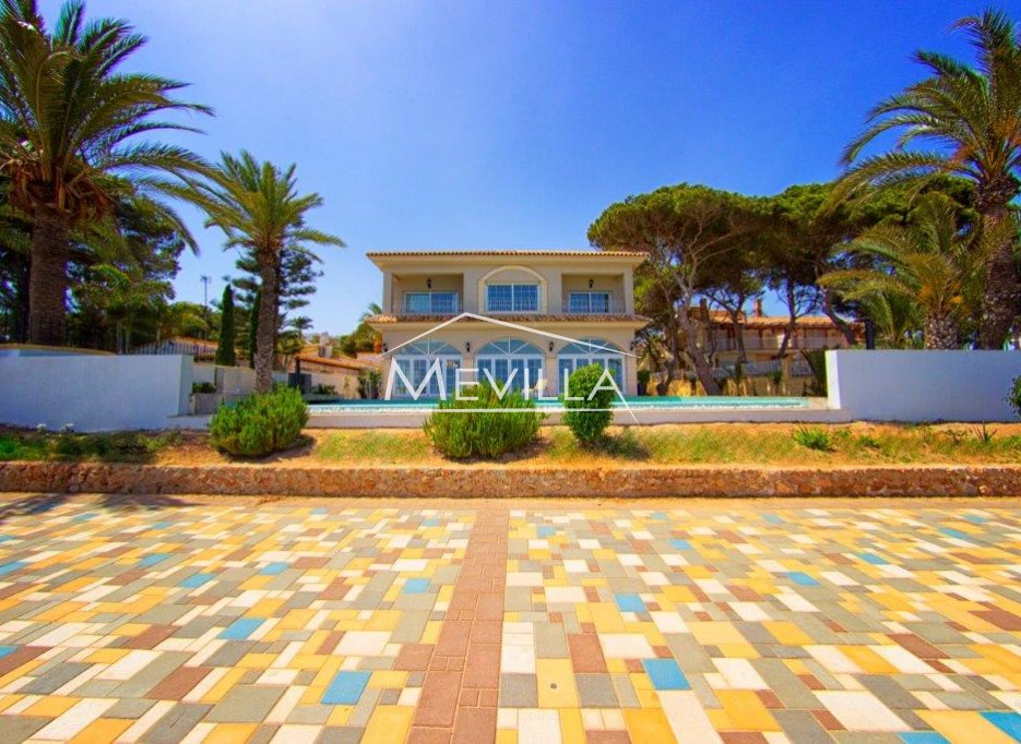 FRONTLINE VILLA IN PUNTA PRIMA BY TORREVIEJA FOR SALE - SPECTACULAR SEA-VIEWS