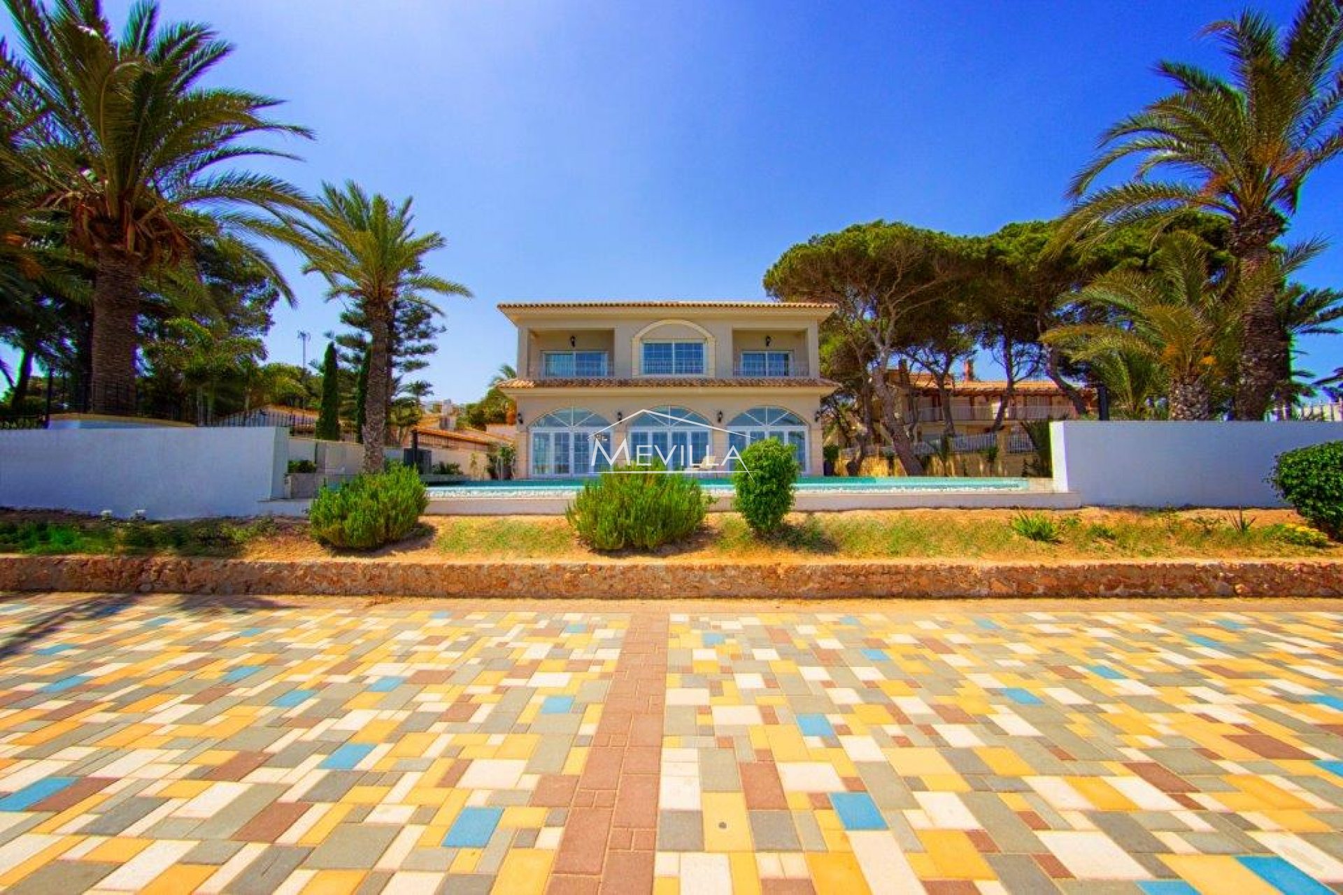 FRONTLINE VILLA IN PUNTA PRIMA BY TORREVIEJA FOR SALE - SPECTACULAR SEA-VIEWS