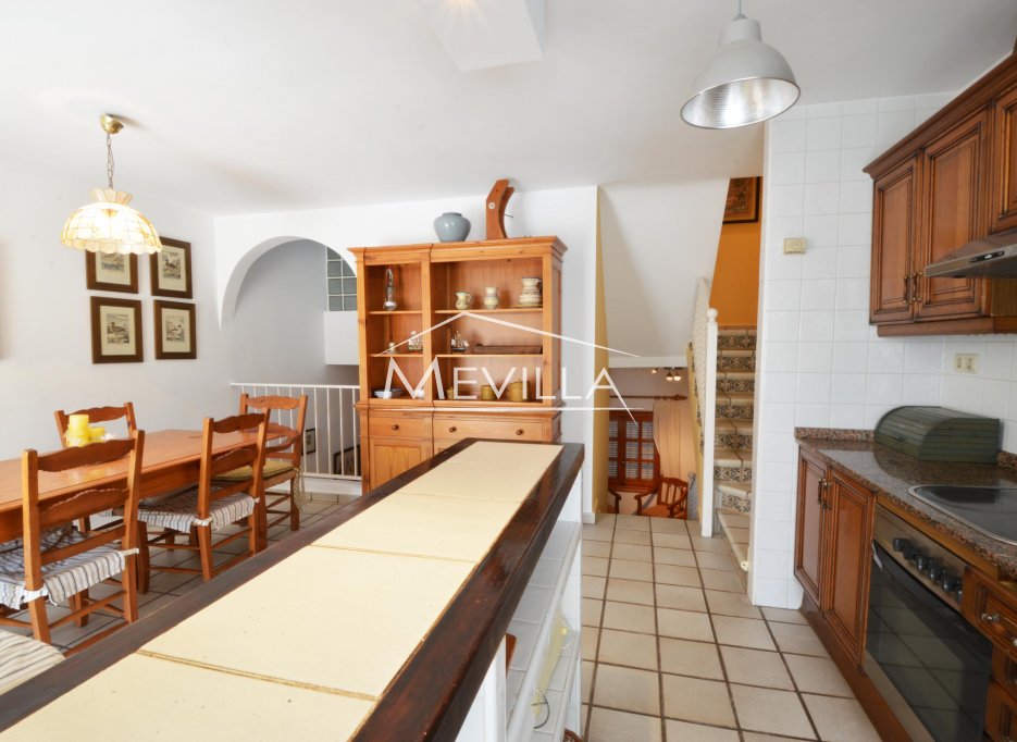  La cocina  con el comedor