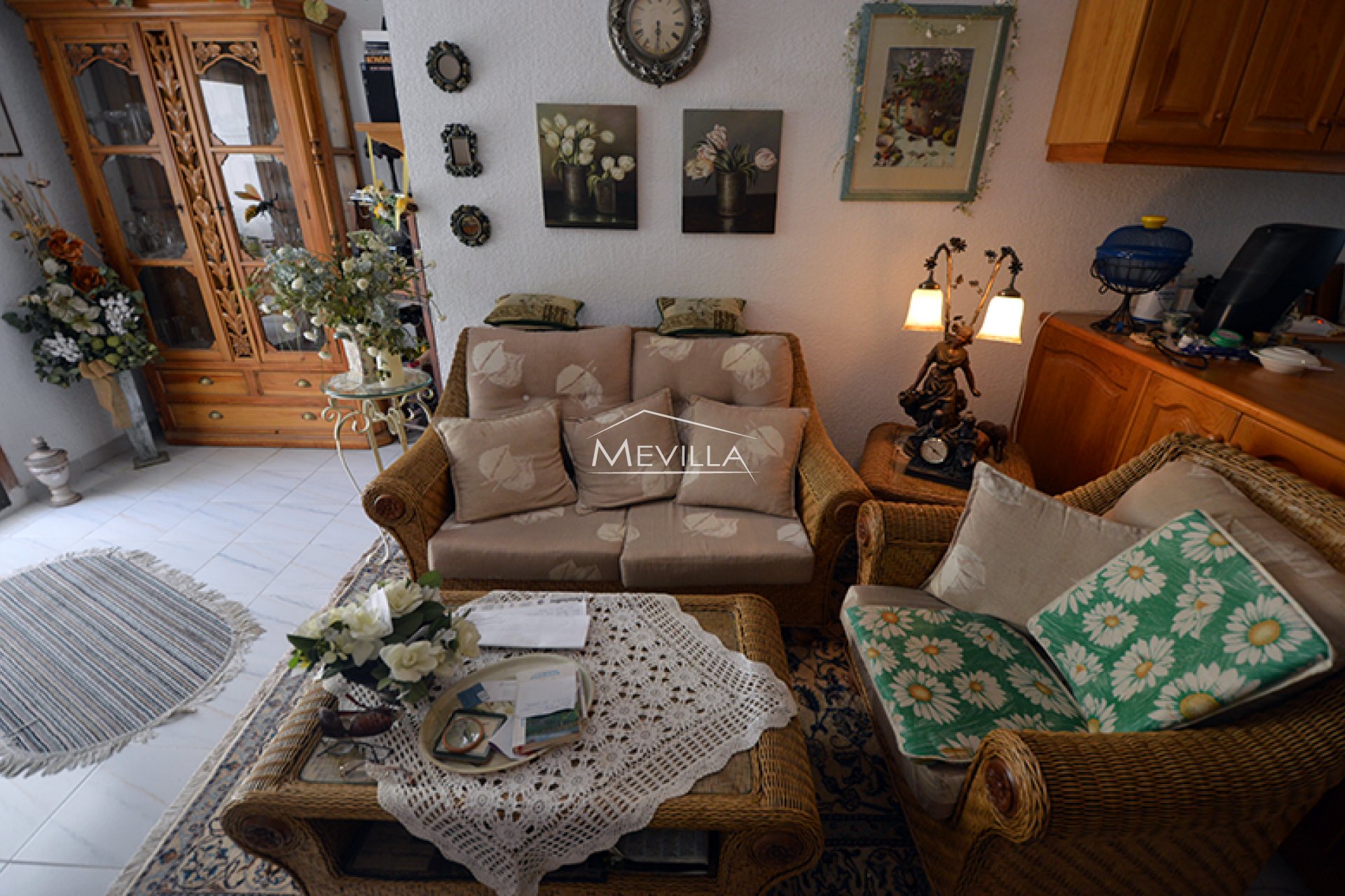 La villa con jardín.