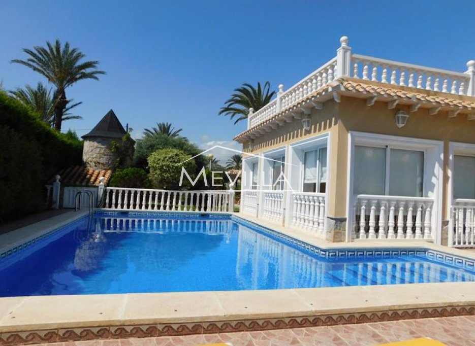 La villa con piscina privada