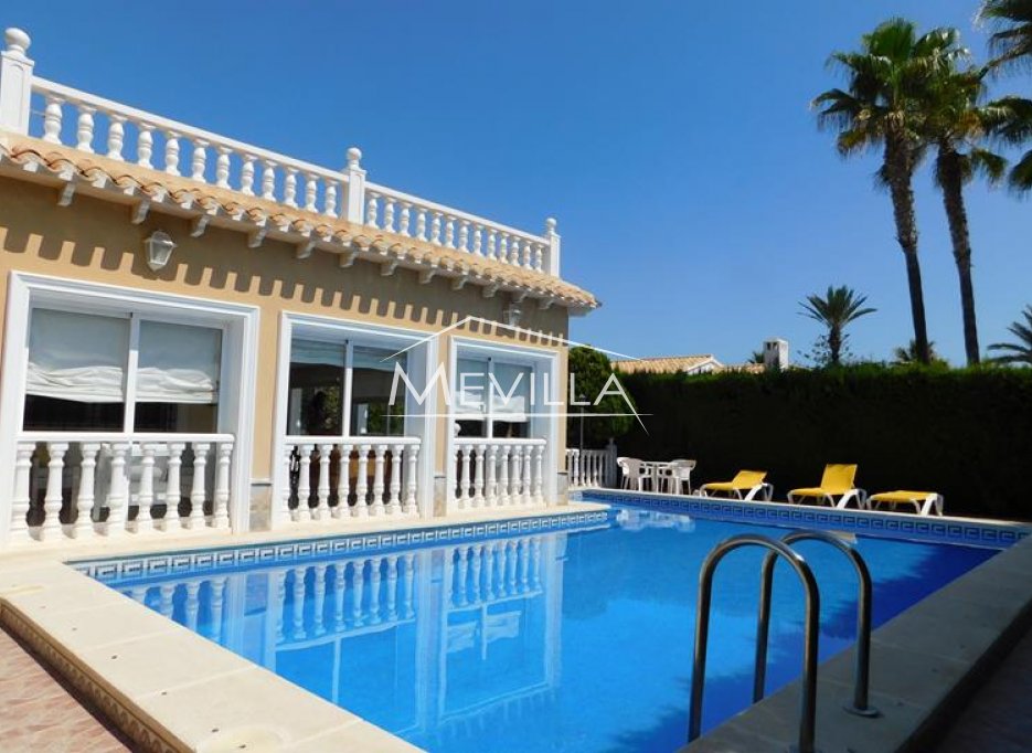 La villa con piscina privada