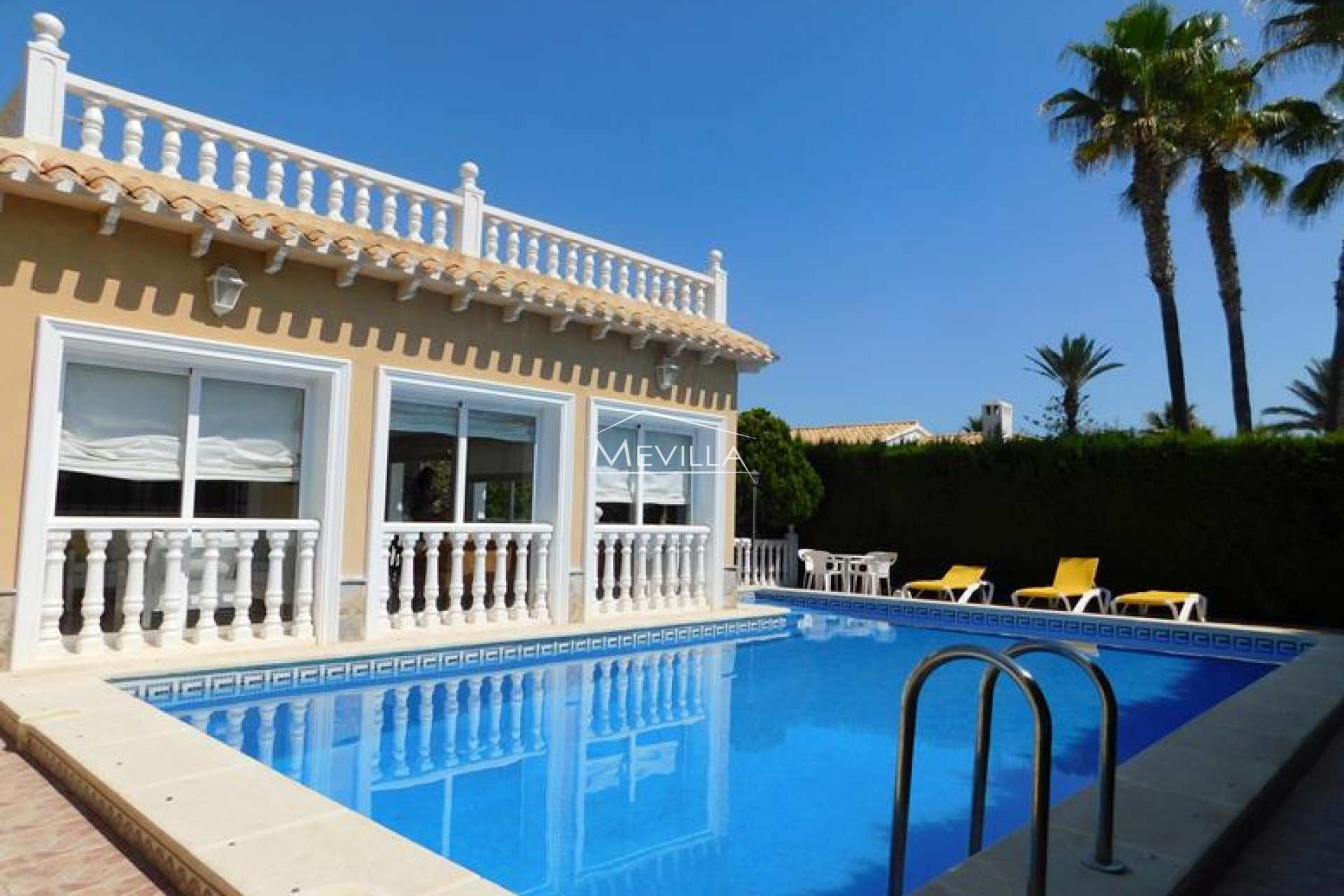 La villa con piscina privada