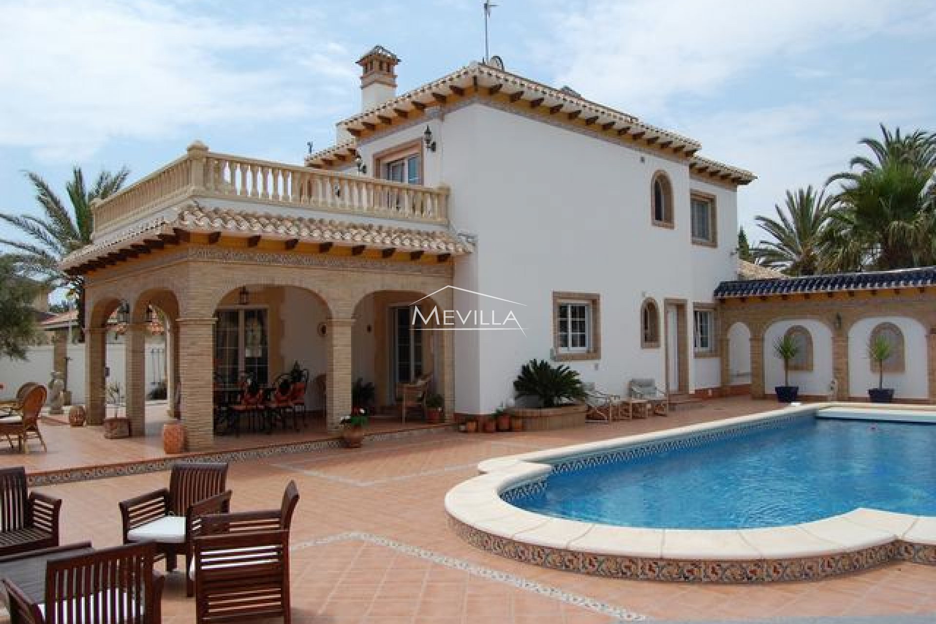 LUXURY VILLA IN THE BEST AREA OF THE COAST IN CABO ROIG