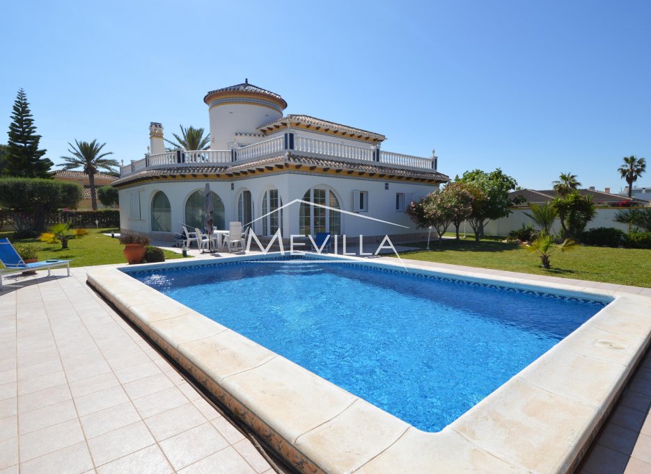 LUXUSVILLA IN CABO ROIG ZU VERKAUFEN
