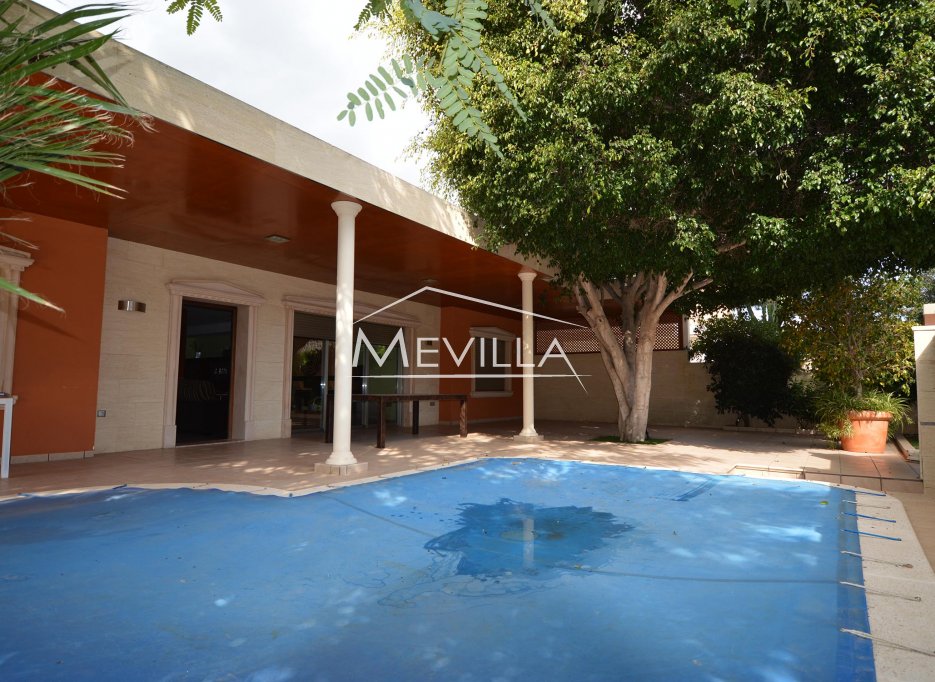 MODERN CHALET IN DEHESA DE CAMPOAMOR FOR SALE