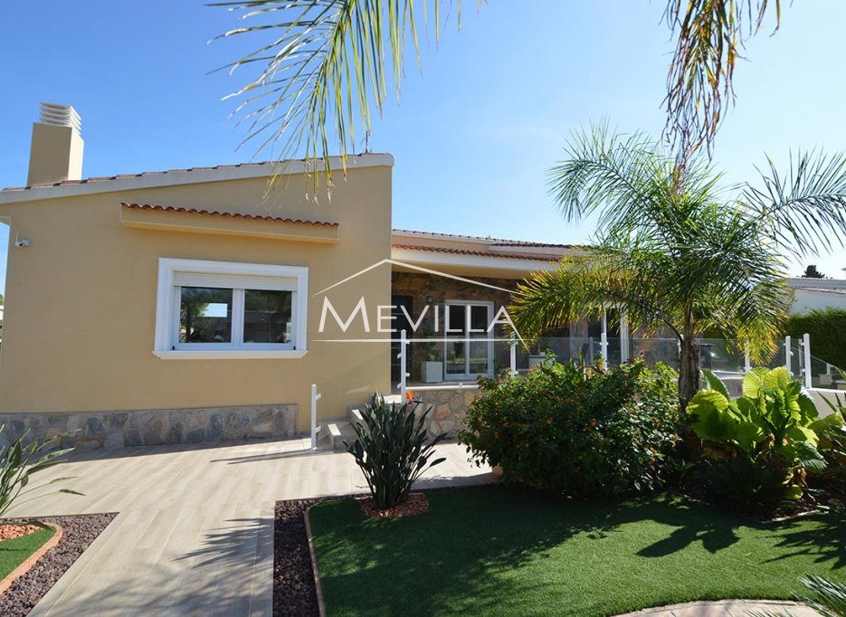 MODERN STYLE VILLA IN LA ZENIA FOR SALE 