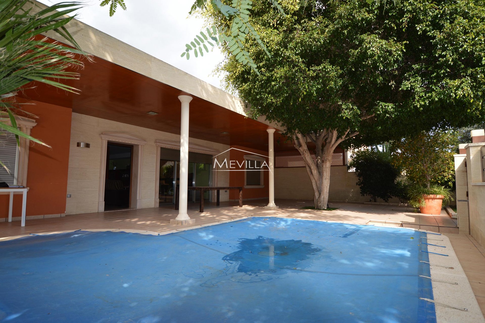 MODERNE HUS I DEHESA DE CAMPOAMOR TIL SALGS