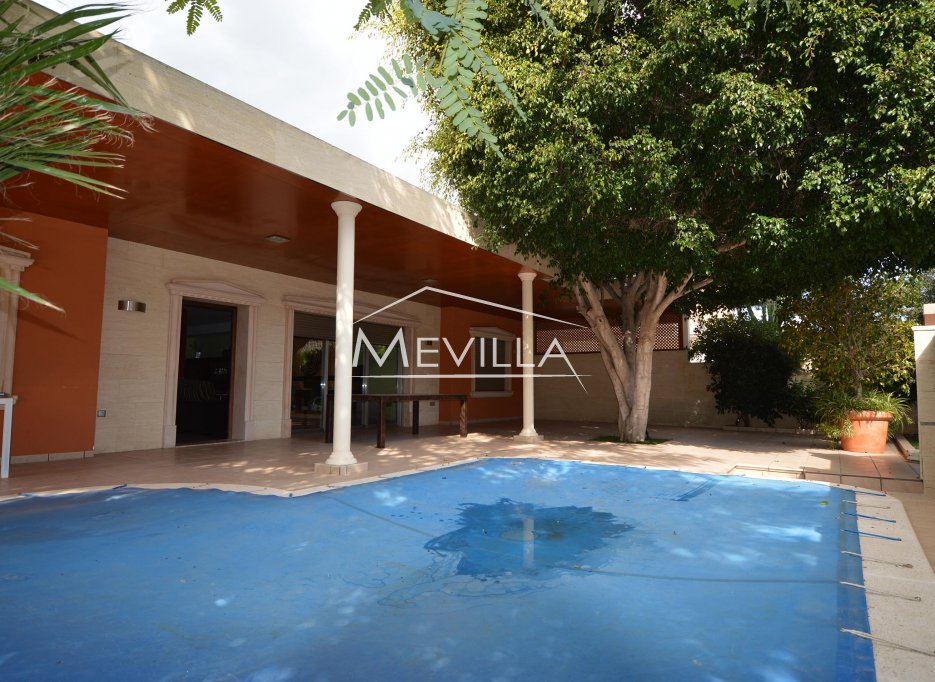 MODERNE VILLA IN DEHESA DE CAMPOAMOR ZU VERKAUFEN