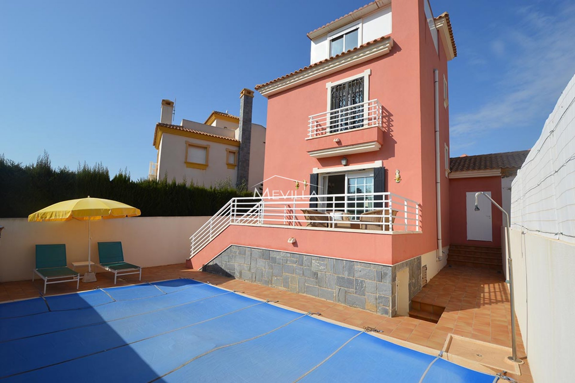 Nydelig hus på stranden i Cabo Roig, Orihuela Costa til salgs