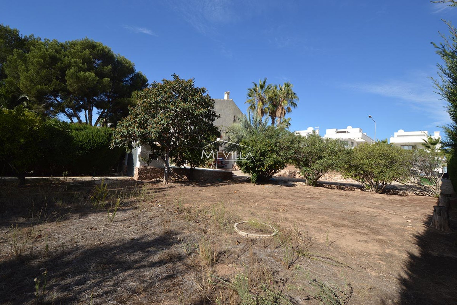 Plot on the first line of Villamartin golf course 