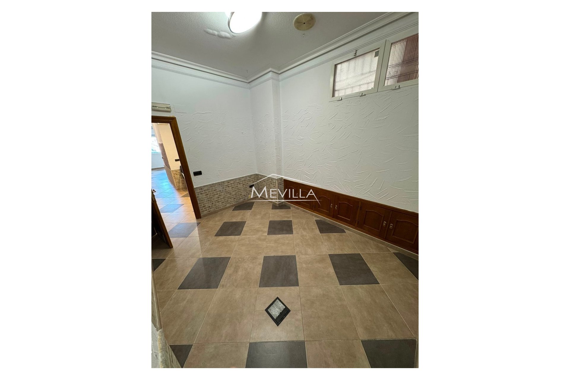 Resales - commercial - Torrevieja - La Mata