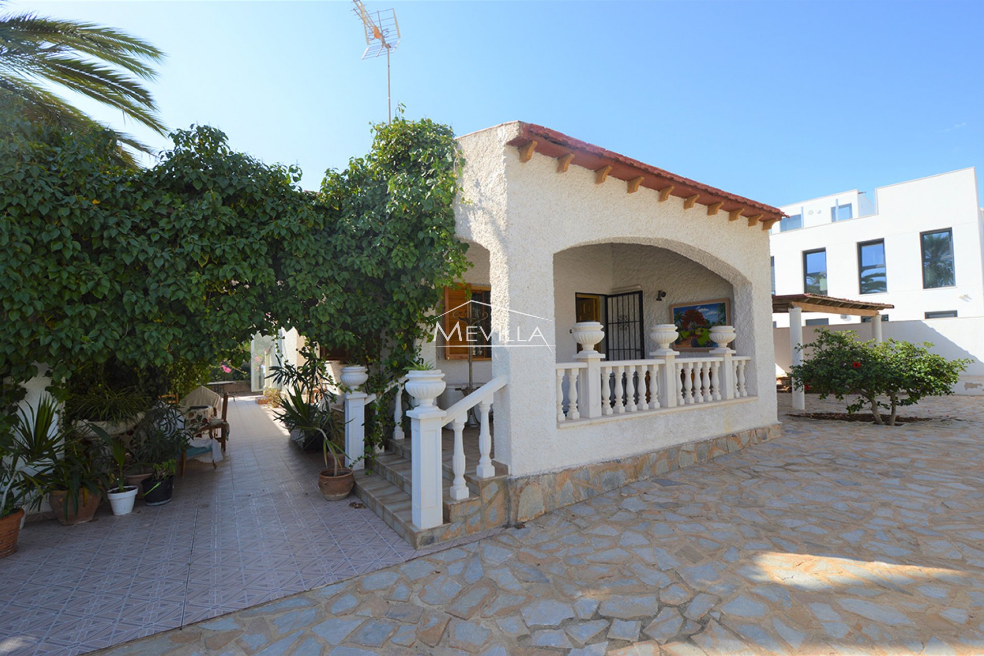 Resales - Villa - Orihuela Costa - La Zenia