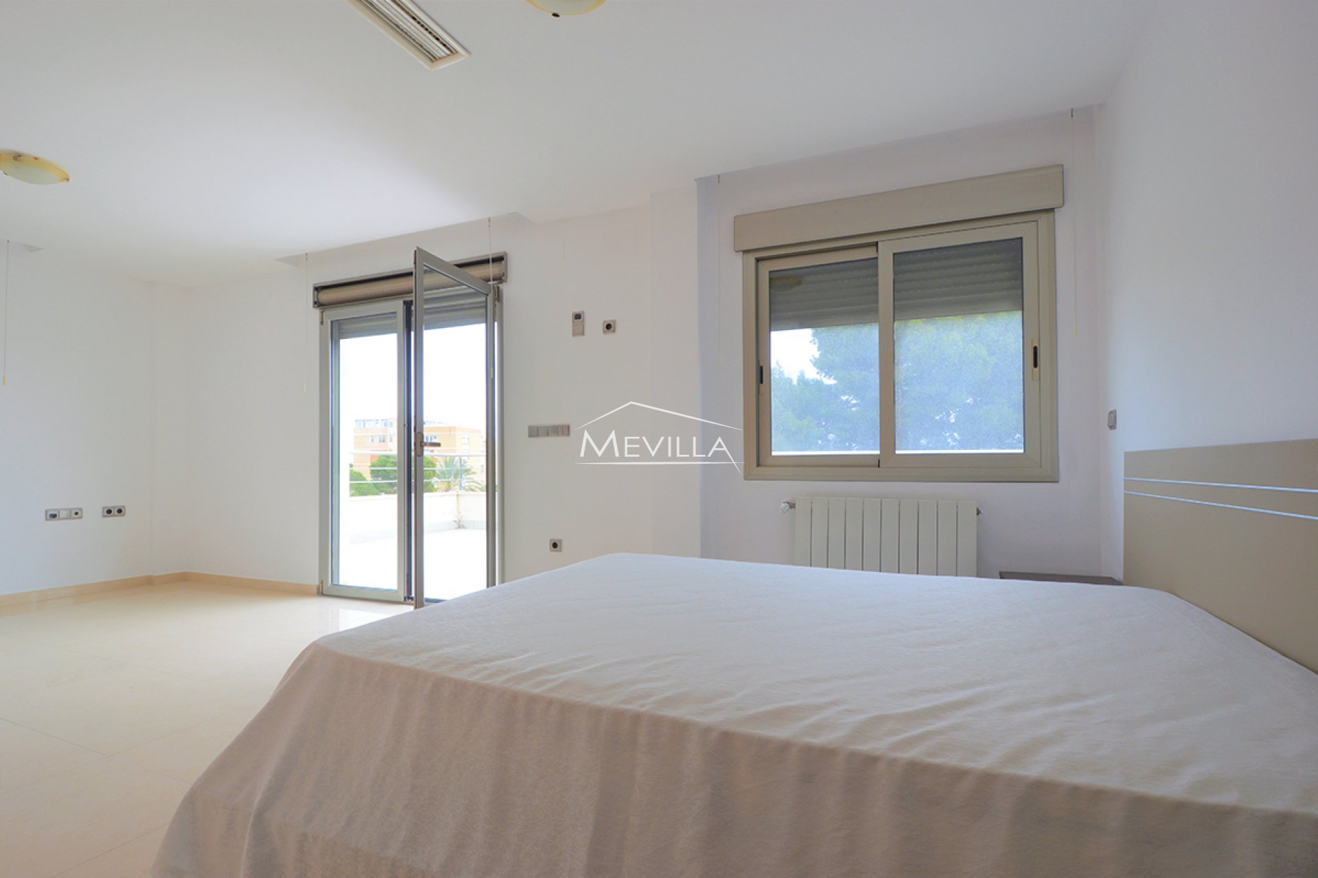 Resales - Villa - Orihuela Costa - La Zenia