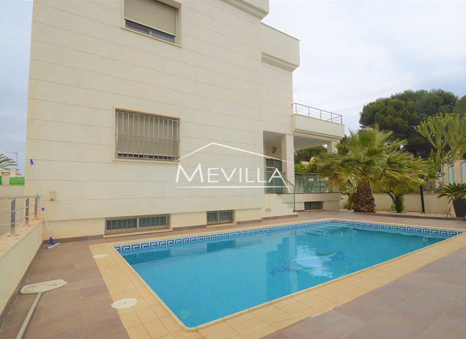 Resales - Villa - Orihuela Costa - La Zenia