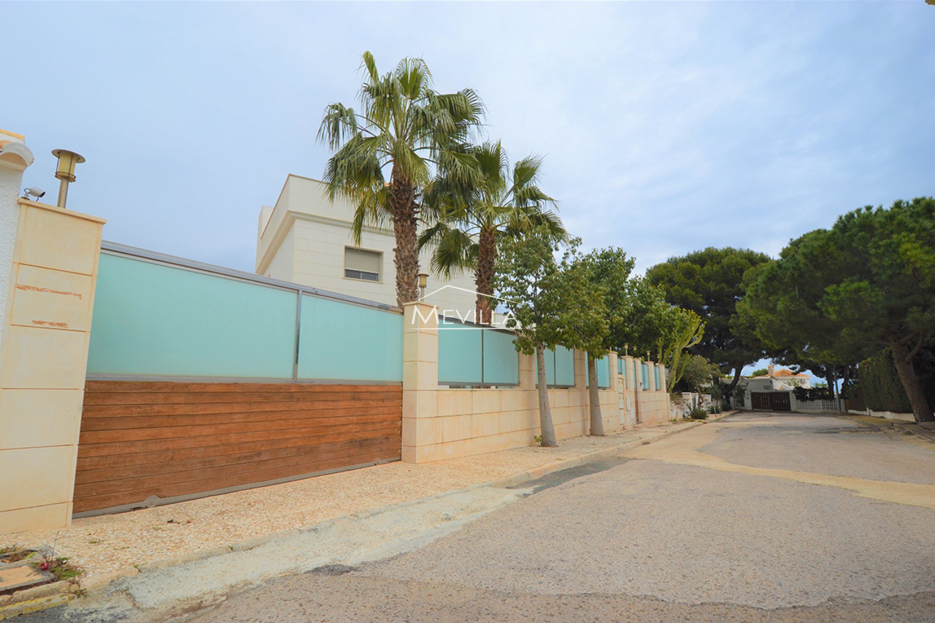 Resales - Villa - Orihuela Costa - La Zenia