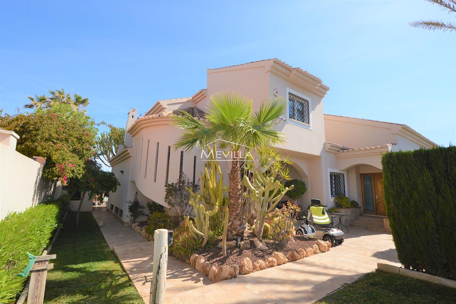 Resales - Villa - Torrevieja