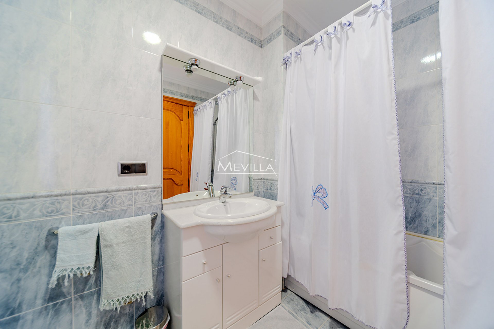 Reventas - Chalet / Villa - Orihuela Costa - Campoamor