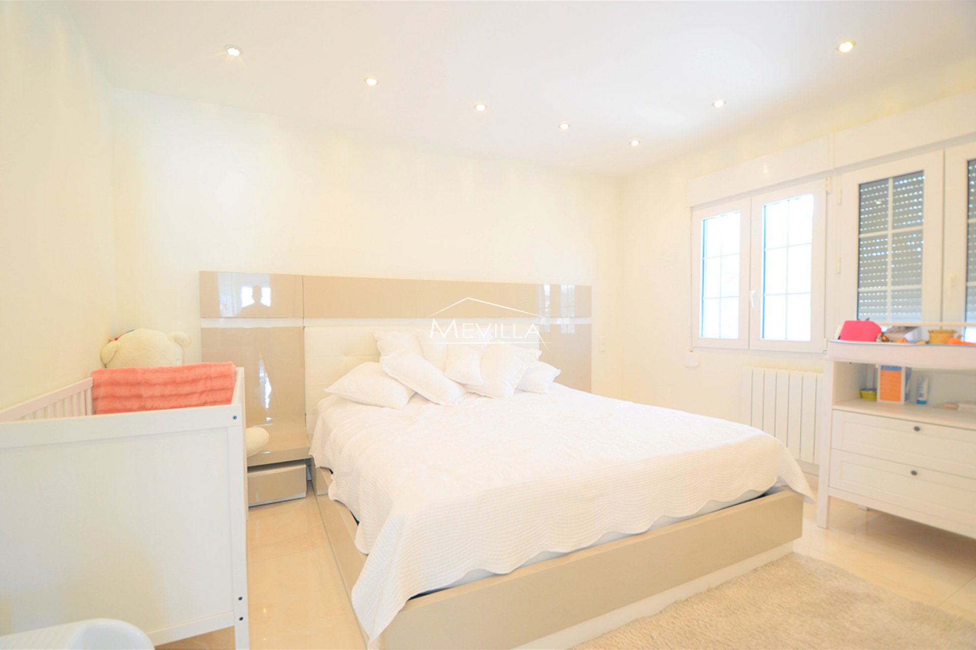 Reventas - Chalet / Villa - Orihuela Costa - La Zenia