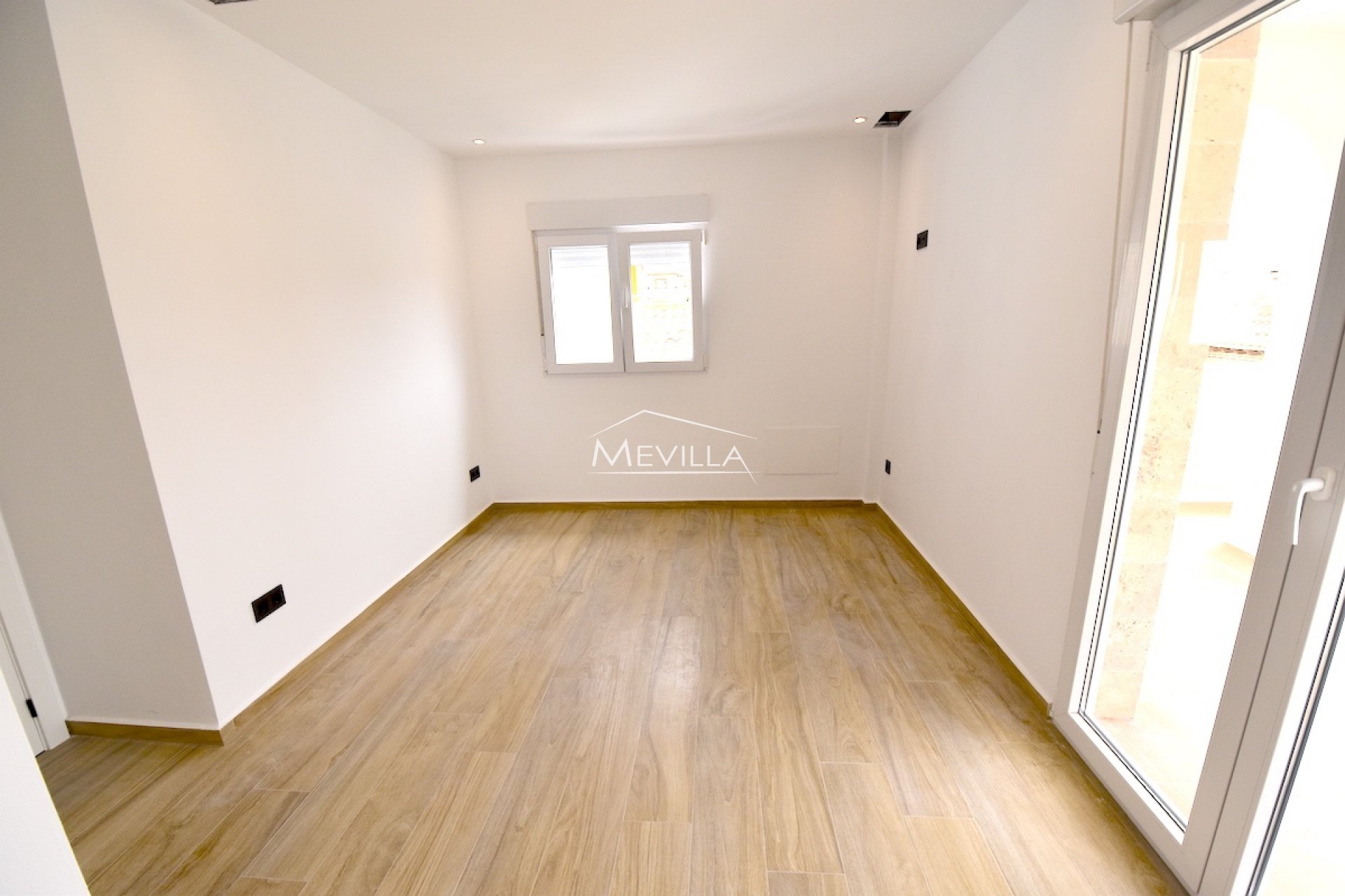 Reventas - Chalet / Villa - Orihuela Costa - La Zenia