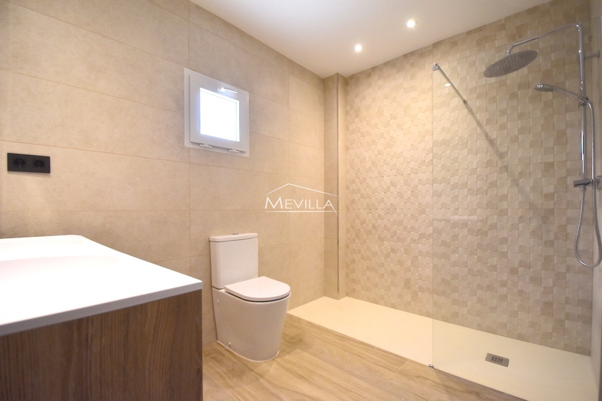 Reventas - Chalet / Villa - Orihuela Costa - La Zenia