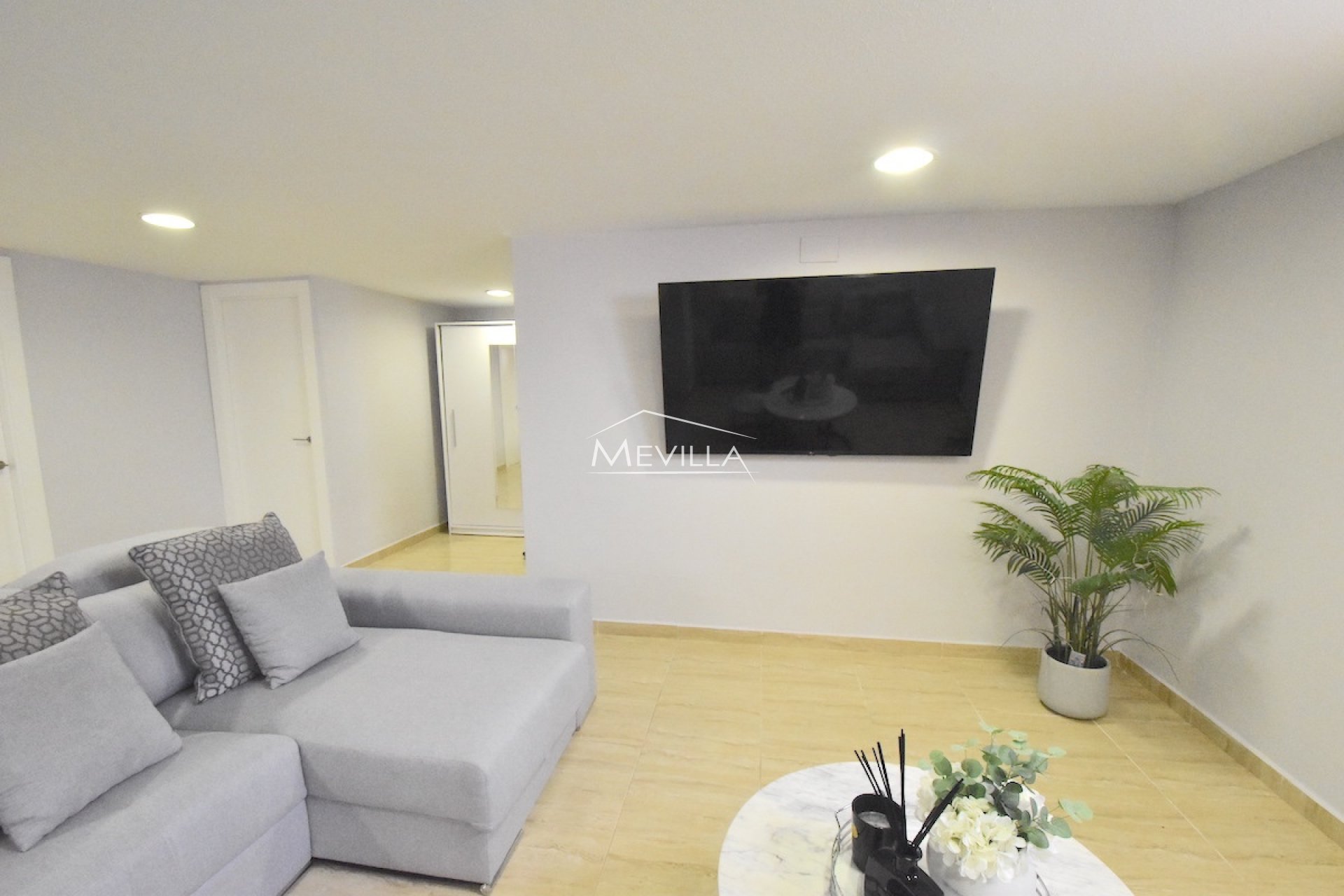 Reventas - Chalet / Villa - Orihuela Costa - La Zenia