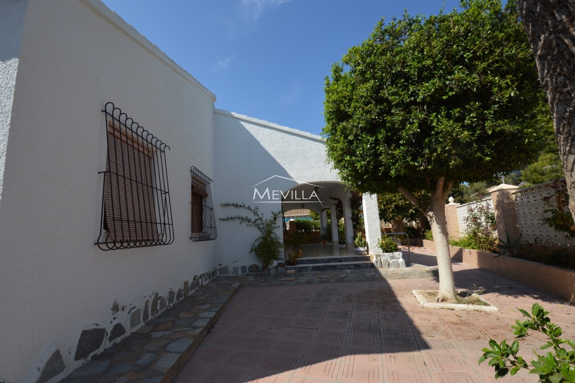 Reventas - Chalet / Villa - Orihuela Costa - Punta Prima