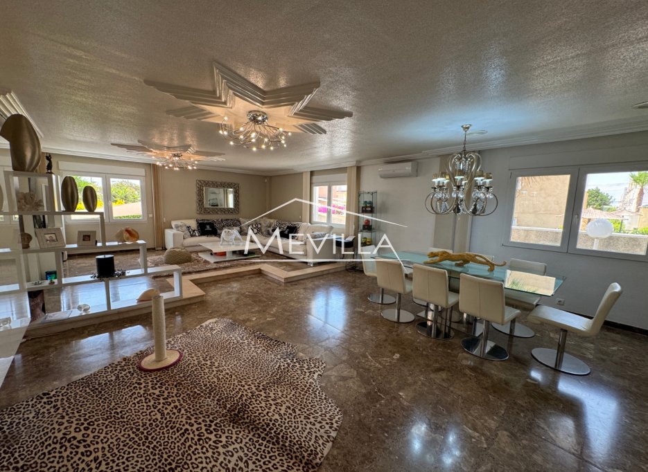 Reventas - Chalet / Villa - Orihuela