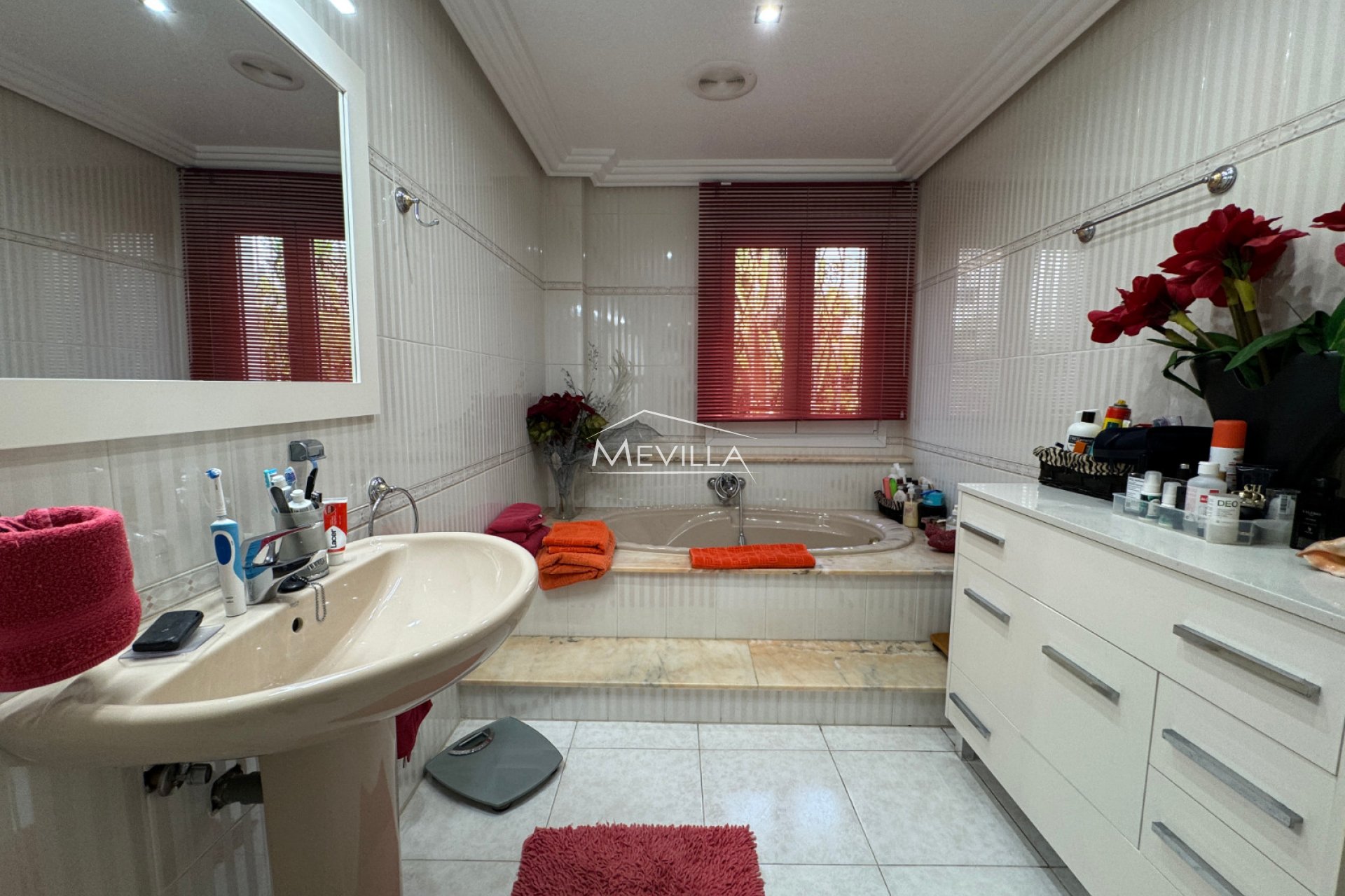 Reventas - Chalet / Villa - Orihuela