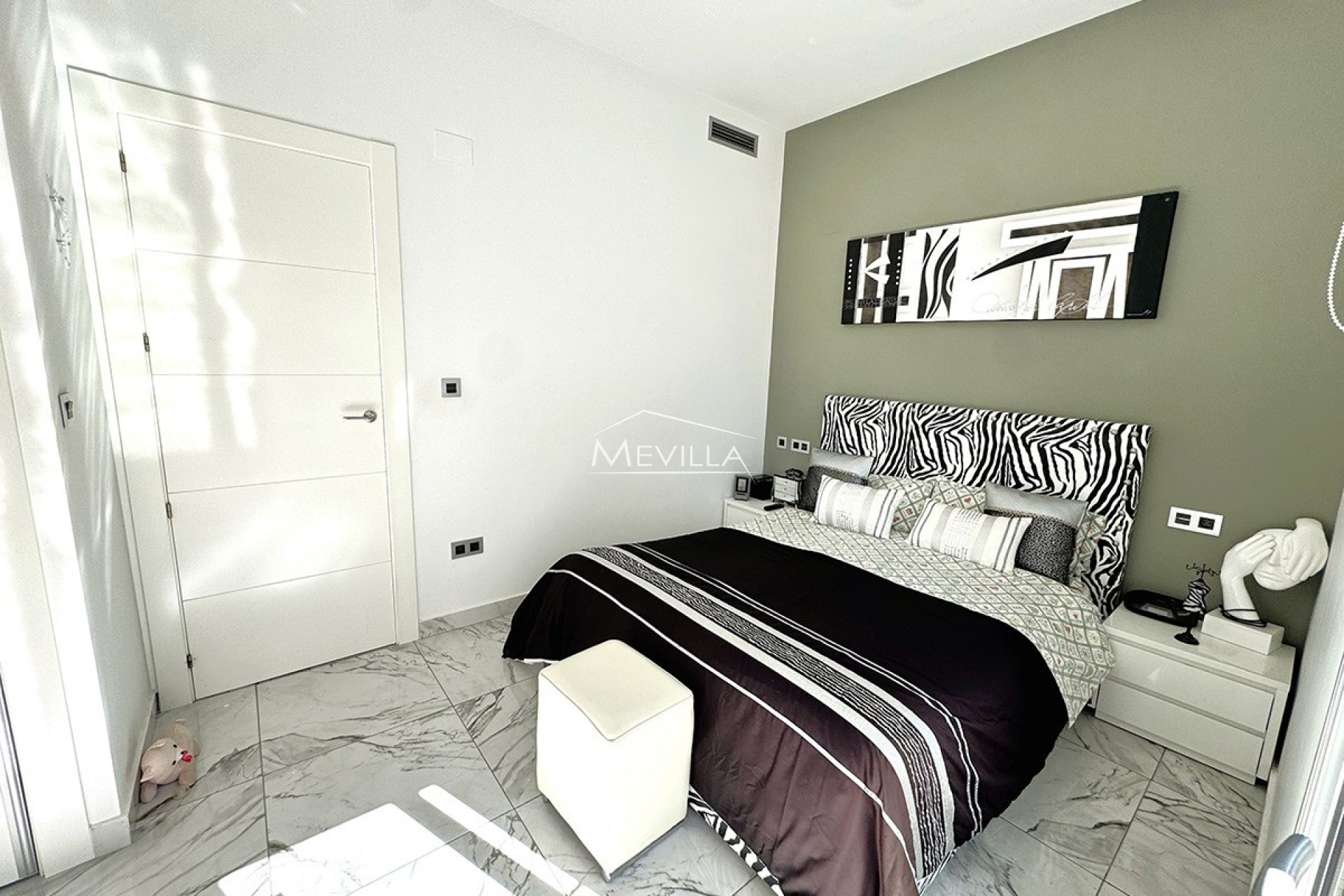 Reventas - Chalet / Villa - Pilar de la Horadada