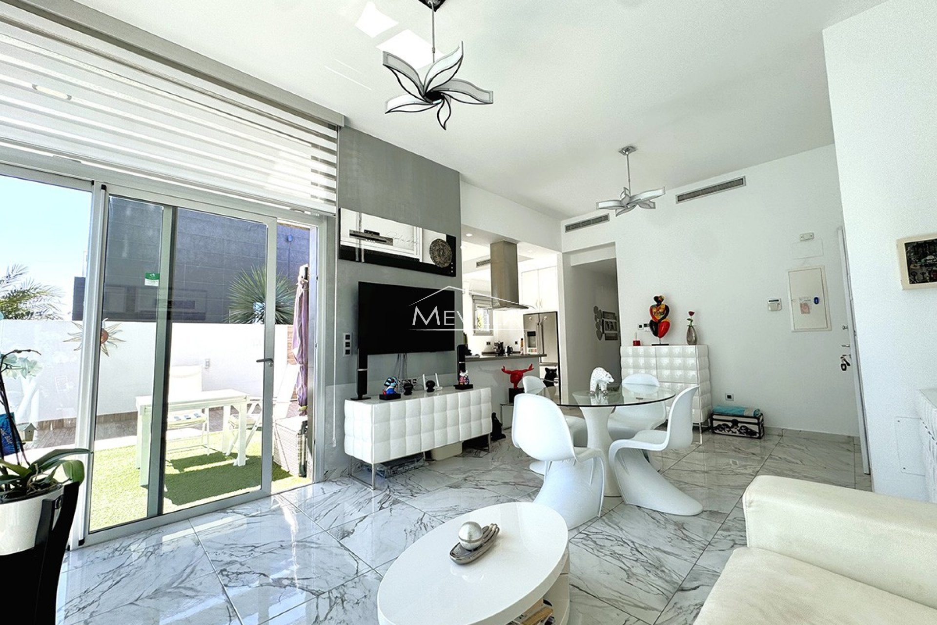 Reventas - Chalet / Villa - Pilar de la Horadada