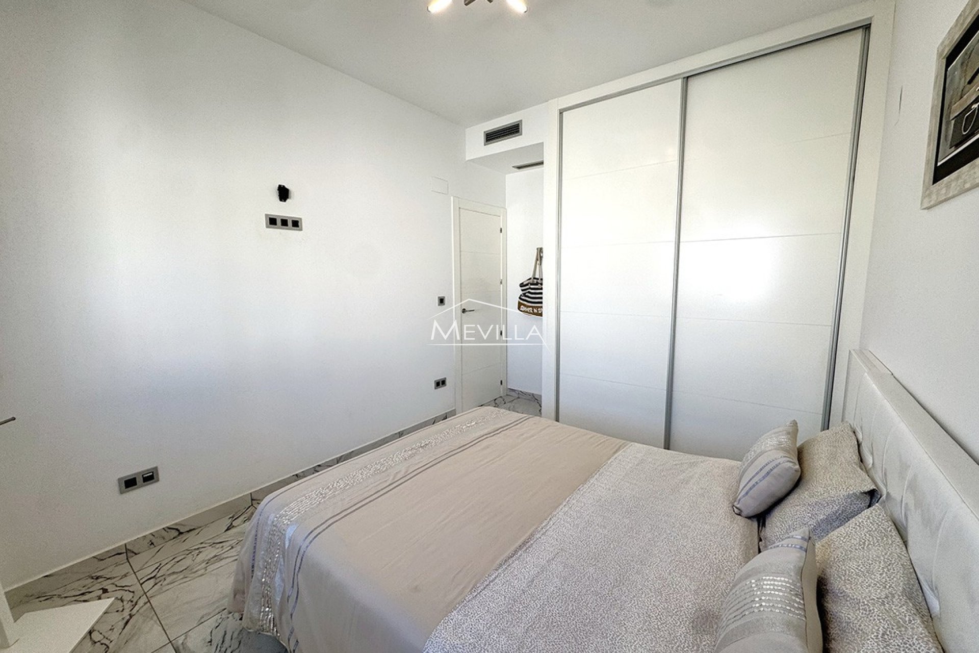 Reventas - Chalet / Villa - Pilar de la Horadada